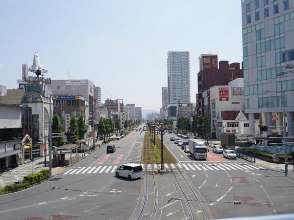 豊橋駅東口から市街地を見た様子