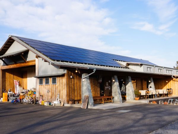 販売コーナーがあり、自社の有機ワインが並んでいる