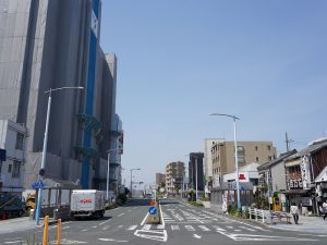 豊橋駅西口で進行中のマンション工事の様子