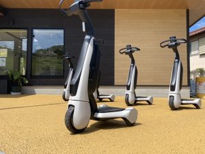 「誰もが公園を自由に散策できる」を目標に供用開始された、くらモビ（C⁺WalkT)