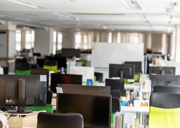 企業側にもメリットのあるテレワークは、当面継続されそうだ