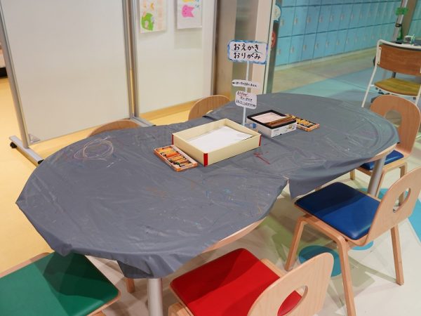 2階から4階への移動も可能な、巨大なネット遊具「シンボルツリー」(写真提供：小牧市)