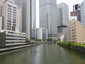 中之島は、大阪市北区を流れる堂島川と土佐堀川に挟まれたエリア