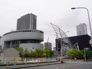 リバーサイドビルディングから徒歩３分圏内にある、国立国際美術館と大阪中之島美術館