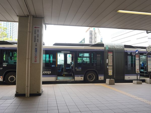 お話を伺った、（左から）神戸市建設局公園部計画課　日高里帆さん、神戸市都市局交通政策課　田邊知樹さん、神戸市建設局公園部計画課 担当係長 森本健一郎さん
