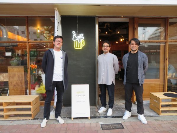 JR中央コンコースからの眺め。真正面に大手前通り、その向こうに姫路城がそびえる（写真／介川亜紀）