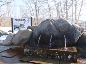 東川町には上水道、鉄道、国道がない。だが、その代わり、清冽な地下水を利用している