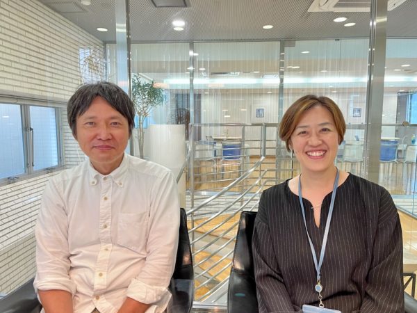 株式会社ウィル デジタルマーケティンググループ部長 室薫さん（左）と、システム開発チーム課長 海野芳余さん（右）