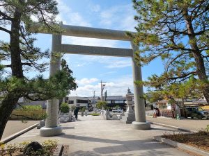 目の前には、歴史ある丹後一宮・元伊勢 籠（この）神社