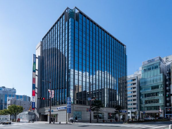 日住サービスが所有する、神戸市中央区の同社本社ビル。中村社長はさらなる成長に余念がない