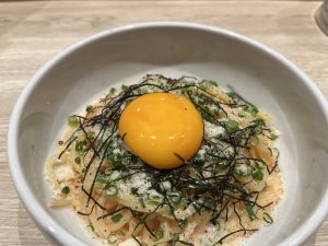 「おいしいパスタ」の明太クリームカルボナーラ1,100円。もちもちの生パスタに濃厚な明太クリームソースがからんで満足度が高い