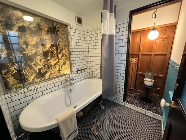 1階の和室。落ち着いた雰囲気だが、建具などひとつひとつが凝ったつくりになっているのがみてとれる