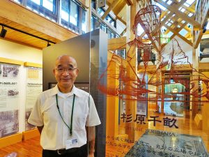 ▲杉原千畝記念館 館長の山田和実さん。八百津町の地域振興課で町のPRの一環として記念館の幹事として携わっていたことから、杉原千畝について感激し、当時杉原研究の第一人者だった渡辺勝正氏に学ぶ。この記念館は山田さん自身にとっても思い入れのある建物だ