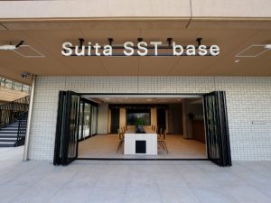 地域住民のコミュニティスペースなどを備える「Suita SST base」