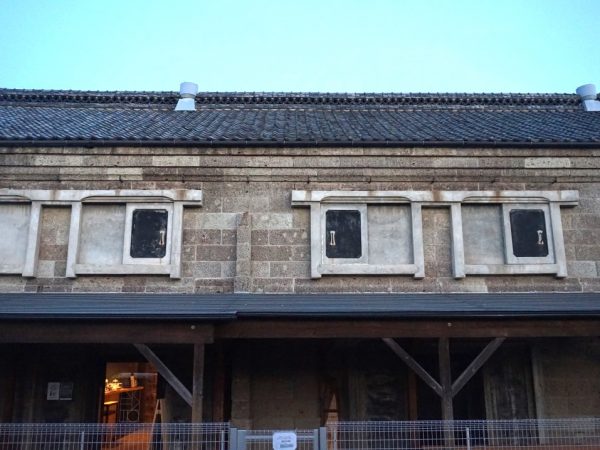 大谷石の蔵は重厚さが魅力だ。しかし一時は解体の危機にあった