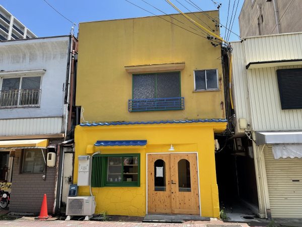 名古屋駅から西へ1kmほど進んだ場所に位置する「新大門商店街」。ぶらり散歩しながら訪れるのにもおすすめのエリアだ