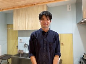 「お客さまとお話するのが楽しい」と話す、お喋り好きな青山さん。スタッフさんとの会話を楽しみに来店されるお客さまも多いのだとか