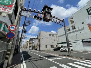 名古屋駅から西へ1kmほど進んだ場所に位置する「新大門商店街」。ぶらり散歩しながら訪れるのにもおすすめのエリアだ