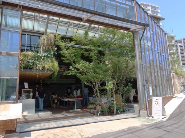 コミュニティスペース。ガラス張りになっている