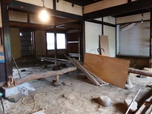 玉地区で改修中の古民家。ここから自分たちで手を入れていくそうだ