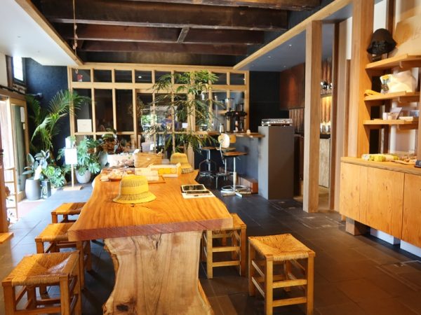 地元の人たちからの声を基にどのような要素の施設が必要かが検討されたという。写真はMinatoyaで提供されるyubune宿泊者の朝食