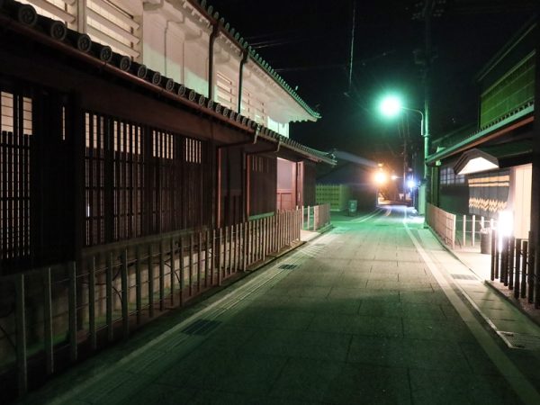 観光案内所の前にあった柑橘類のオブジェ。商店街内にもレモンイエローがあちこちにあった