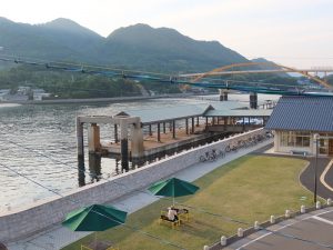 リゾート地と聞くとどこかゴージャスな雰囲気を想像するが、瀬戸田にあるのはのんびりした日常的な風景