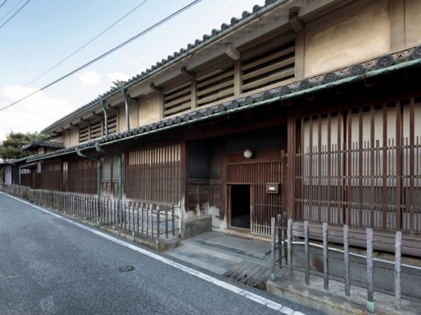 リゾート地と聞くとどこかゴージャスな雰囲気を想像するが、瀬戸田にあるのはのんびりした日常的な風景