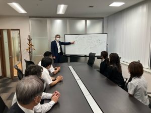 「サービスの質を高めるための研修には力を入れています」と中村社長