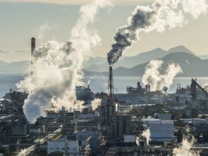 カーボンニュートラルの実現に向け、再エネの推進が欠かせない