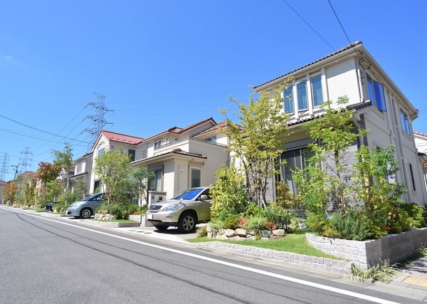 住居系は全部で8種類あり、住環境が優先される地域である。主に店舗や事務所、遊戯施設、工場などが制限を受ける