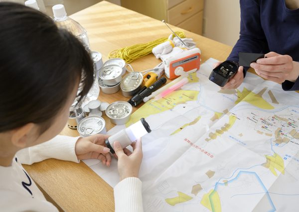 電気などのライフラインの停止に備え防災用品の点検をしておこう