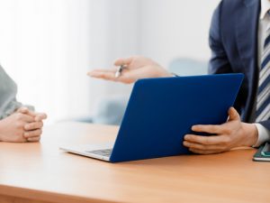 ローンを組んで住宅を購入するためには団体信用生命保険を契約することが基本的に必要だ