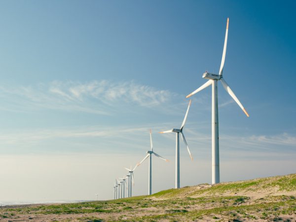 日本にある再エネ発電設備の75％は太陽光発電（2021年3月時点）であり日本で最も普及している再生可能エネルギーであるといえる