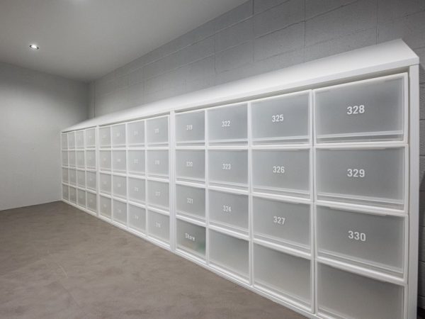 「Dine & Communicate」のキッチンカウンター裏手に配されているシステムキッチン