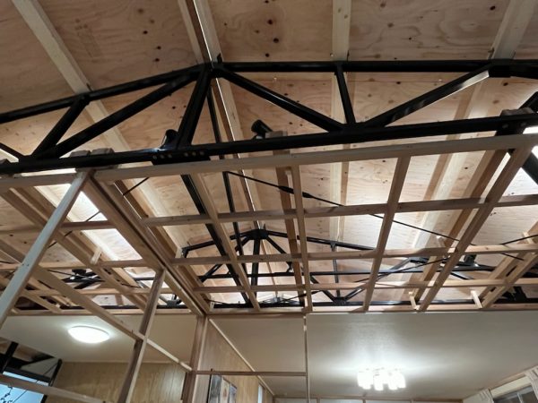 この家に住む、当時の典型的な中流家庭の温居一家