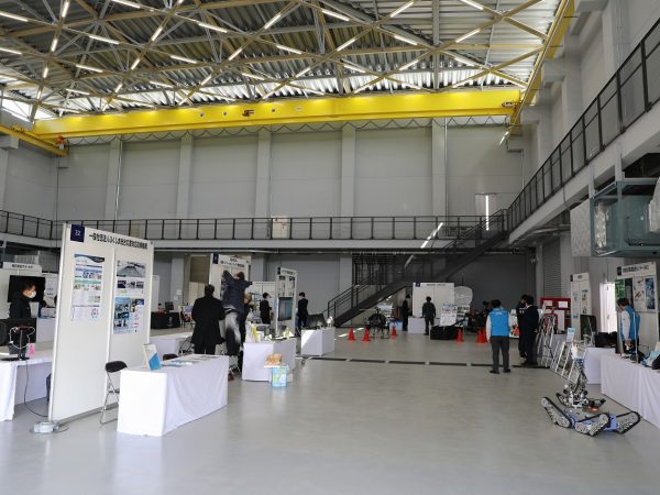 取材に対応くださったお二人。右は福島ロボットテストフィールド事業部長の本宮幸治氏。左は総務企画課の安田浩樹氏