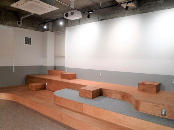 仕事をしたり、身体を動かす、映画観賞など、多目的に利用できる共用ラウンジ「Chill & Relax」</BR>写真提供：グローバルエージェンツ