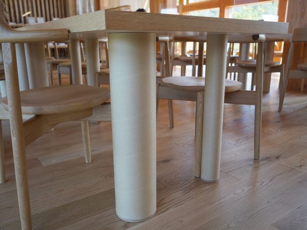 天井には、紙管が用いられている