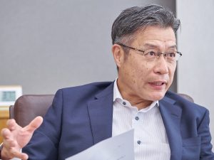 <b>古川 浩：</b>1983年、近畿日本鉄道株式会社入社。同年、近鉄不動産株式会社出向。2016年、取締役 ハウジング事業本部 マンション事業部担当。2017年、取締役 名古屋事業本部長。2018年、常務取締役 ハウジング事業本部長。2021年、専務取締役 ハウジング事業本部長