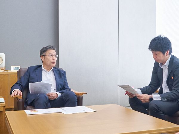 自身の経験を交え、今後のまちづくりについて語る古川氏