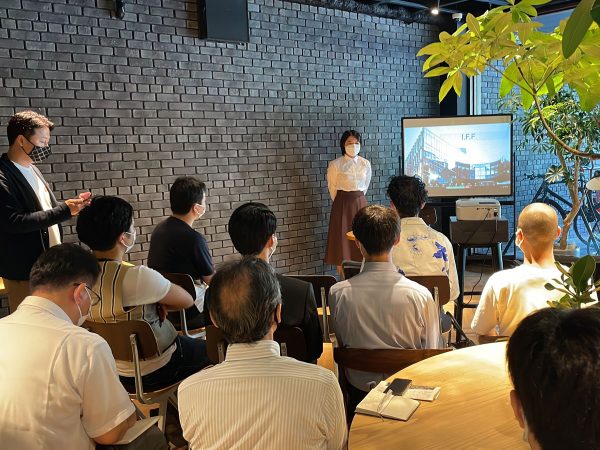 2022年8月28日に開催された、SEVEN & EVER株式会社合同イベント-第1回高校生起業家ピッチイベントの様子。Chatwork創業者の山本敏行氏も参加。このようなオープンなイベントも定期的に開催していく。画像提供：EVER株式会社