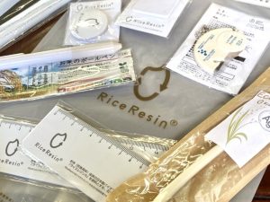 7割がお米でできたプラスチックは、石油系プラスチックの含有量を大幅にカットできる期待の素材だ。同素材の袋は、2025年に大阪で開催される国際イベントの公式ショッパーにもなっているそう。近い将来私たちにとって当たり前の素材になるかもしれない