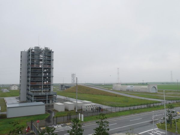 インフラ点検・災害対応エリア。手前に試験用プラント、中央に試験用橋梁、奥に試験用トンネルがある