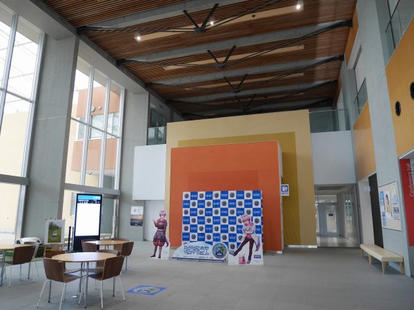 取材に対応くださったお二人。右は福島ロボットテストフィールド事業部長の本宮幸治氏。左は総務企画課の安田浩樹氏