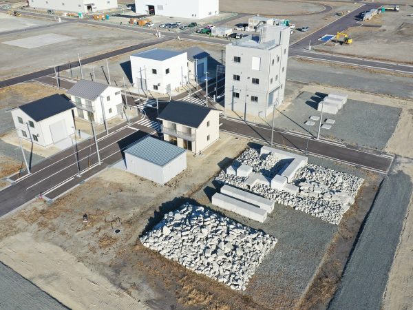 インフラ点検・災害対応エリア。手前に試験用プラント、中央に試験用橋梁、奥に試験用トンネルがある