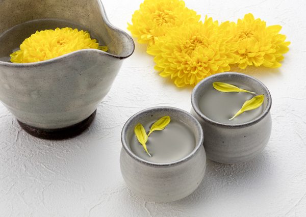 重陽の節句に「菊酒」を飲む風習