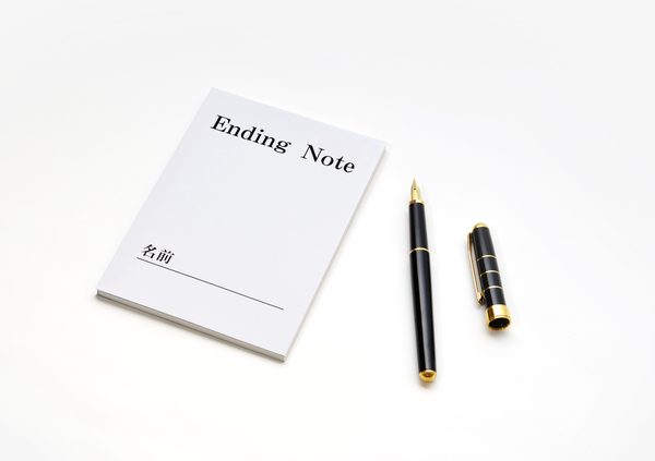 万が一のときに家族が困らないよう、必要と思われる情報をまとめておく。自身の基本情報や財産、資産、医療判断の希望、葬儀や相続の希望、その他必要な情報（連絡先やIDやパスワード等のデジタル情報）など