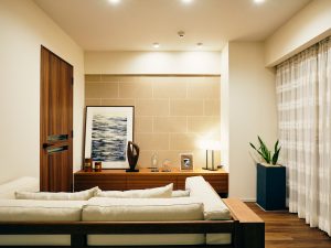 定額制マンションリフォームのメニューのひとつRe Dia (リディア)で選ぶことができるカラーバリエーションの確認ができる「三菱地所のリフォーム」リフォームショールーム。プロによるセットアッププランなので、手軽に高品質な空間が実現できる。ショールームは完全予約制で、他にも検討者が製品を確認できる施設が準備されている