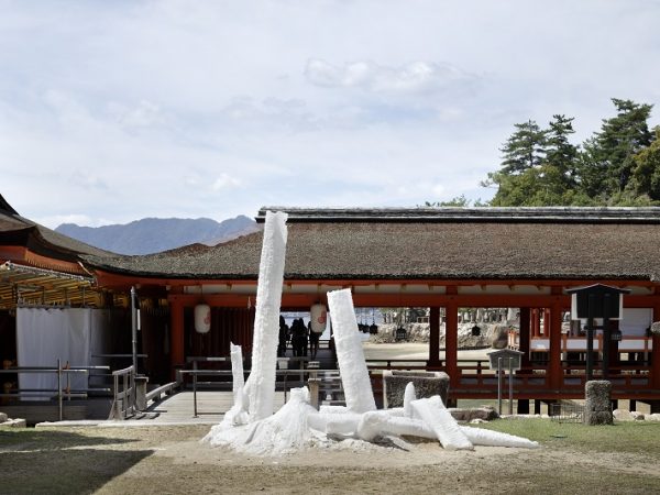 「特別賞」を受賞した3班のフォリー：「流」。厳島神社ならではの波の音を建築に生かそうとする試みが評価された ©Satoshi Shigeta